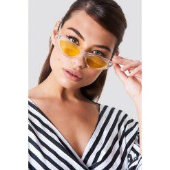 NA-KD Accessories Transparentne okulary przeciwsłoneczne kocie oczy - Yellow. Żółte okulary przeciwsłoneczne damskie marki NA-KD Accessories. W wyprzedaży za 20,47 zł.