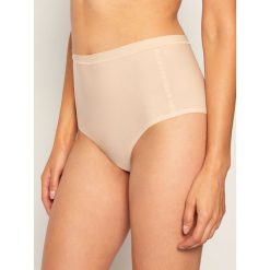 Figi klasyczne z wysokim stanem Triumph Smart Micro Maxi Plus 10202453. Czarne figi damskie Triumph, bez wzorów. Za 59,00 zł.