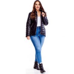 Pikowana kurtka z kapturem czarny. Czarne kurtki damskie Tagless, plus size, bez wzorów, z kapturem. Za 136,57 zł.