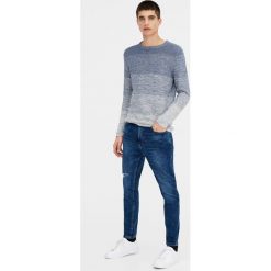 Jeansy męskie: Ciemnoniebieskie jeansy carrot fit