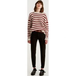 Chinosy damskie: Spodnie typu chinos basic z paskiem