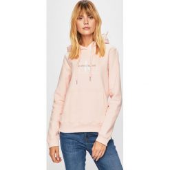 Calvin Klein Jeans - Bluza. Różowe bluzy damskie Calvin Klein Jeans, s, z nadrukiem, z bawełny, bez rękawów, z kapturem. W wyprzedaży za 299,90 zł.