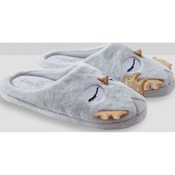 Etam - Kapcie Emy. Szare kapcie damskie Etam, z materiału. Za 69,90 zł.