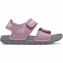 New Balance IOSPSDPN. Sandały dziewczęce New Balance, z materiału, bez zapięcia. W wyprzedaży za 69,99 zł.