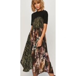 Desigual - Sukienka. Sukienki damskie Desigual, na co dzień, s, bez wzorów, z elastanu, casualowe, z okrągłym kołnierzem, z krótkim rękawem, krótkie, midi, proste. Za 519,90 zł.