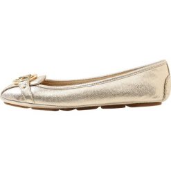 MICHAEL Michael Kors FULTON MOC Baleriny pale gold. Czarne baleriny damskie marki MICHAEL Michael Kors, z gumy, przed kolano, na wysokim obcasie. Za 509,00 zł.