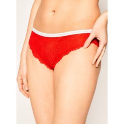 Figi klasyczne Calvin Klein Underwear 000QF5990E. Czerwone figi damskie Calvin Klein Underwear, s, bez wzorów, z elastanu. W wyprzedaży za 99,00 zł.