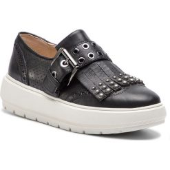 Półbuty GEOX - D Kaula D D92AND 00085 C9999 Black. Czarne półbuty damskie Geox, na co dzień, bez wzorów, ze skóry ekologicznej, bez obcasa, na koturnie, bez zapięcia. W wyprzedaży za 299,00 zł.
