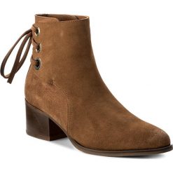 Botki TOMMY HILFIGER - Heeled Bootie With Eyelets FW0FW02265 Summer Cognac 929. Czarne botki damskie na obcasie marki TOMMY HILFIGER, z materiału, z okrągłym noskiem. Za 699,00 zł.