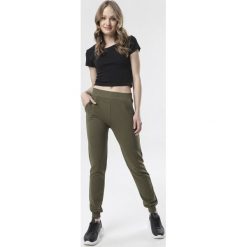 Khaki Spodnie Dresowe Phecea. Brązowe spodnie damskie Born2be, s, z dzianiny. Za 69,99 zł.