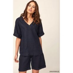T-shirt Salerno. Szare t-shirty damskie Pakamera, z dekoltem w serek. Za 259,00 zł.