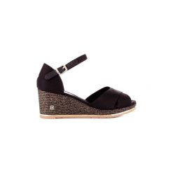 Baleriny Tommy Hilfiger FW04077. Czarne baleriny damskie TOMMY HILFIGER, bez wzorów, bez obcasa. Za 437,00 zł.