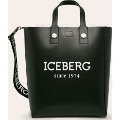 Iceberg - Torebka skórzana. Czarne torby damskie na zakupy Iceberg, w paski, ze skóry, na ramię, duże, z nadrukiem, bez dodatków. W wyprzedaży za 1399,00 zł.