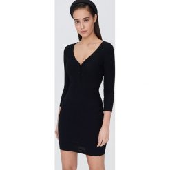 Sukienka mini z dekoltem - Czarny. Czarne sukienki damskie Sinsay, s, bez wzorów, bez kołnierzyka, bez rękawów, mini. Za 39,99 zł.