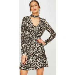 Answear - Sukienka Animal Me. Sukienki damskie ANSWEAR, na co dzień, s, bez wzorów, z wiskozy, casualowe, bez kołnierzyka, z długim rękawem, długie, mini, rozkloszowane. W wyprzedaży za 99,90 zł.