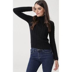 Czarny Golf Lenaghan. Czarne swetry damskie Born2be, s, bez wzorów, z dzianiny, eleganckie, bez rękawów, bez kaptura. Za 109,99 zł.