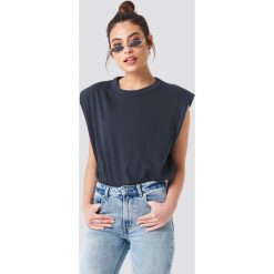 Cheap Monday Power Top Syntax Logo - Black. Czarne topy damskie marki Cheap Monday, bez wzorów, z okrągłym kołnierzem. W wyprzedaży za 60,97 zł.