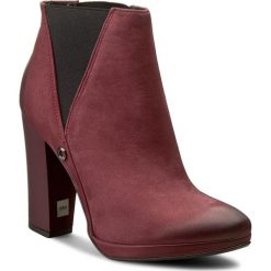 Botki CARINII - B3783 B73-000-PSK-B87. Czerwone botki damskie skórzane marki Carinii. W wyprzedaży za 239,00 zł.