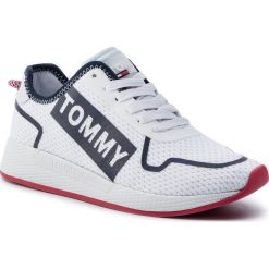 Sneakersy TOMMY JEANS - Technical Flexi Sneaker EN0EN00587 RWB 020. Białe półbuty damskie Tommy Jeans, z jeansu. W wyprzedaży za 339,00 zł.