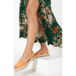 Pomarańczowe Espadryle Maxera. Pomarańczowe espadryle damskie Born2be, bez wzorów, bez obcasa. W wyprzedaży za 79,99 zł.