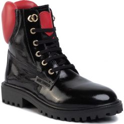 Trapery LOVE MOSCHINO - JA24083G08JC0000 Nero. Czarne trapery damskie Love Moschino, ze skóry ekologicznej, bez obcasa, bez zapięcia. W wyprzedaży za 459,00 zł.