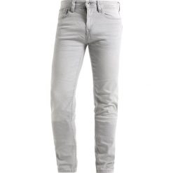 Springfield Jeansy Slim Fit 40_greys. Szare jeansy męskie relaxed fit marki Springfield, z bawełny. W wyprzedaży za 135,20 zł.