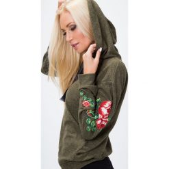 Bluzy damskie: Bluza z haftami na rękawach khaki 1522