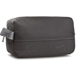 Kosmetyczki męskie: Kosmetyczka CALVIN KLEIN BLACK LABEL – Matthew 2.0 Washbag K50K503706 001
