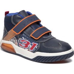 Sneakersy GEOX - J Inek B. A J949CA 05411 C0820 DD Navy/Orange. Niebieskie trampki chłopięce Geox, bez wzorów, ze skóry ekologicznej, bez zapięcia. W wyprzedaży za 229,00 zł.