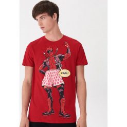 T-shirt z nadrukiem Deadpool - Czerwony. Czerwone t-shirty męskie House, s, z nadrukiem, bez kołnierzyka. Za 59,99 zł.