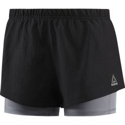 Spodenki do biegania damskie REEBOK RUNNING 2-IN-1 SHORT / BQ5552. Czarne szorty damskie marki Reebok, bez wzorów, krótkie, do biegania. Za 99,00 zł.
