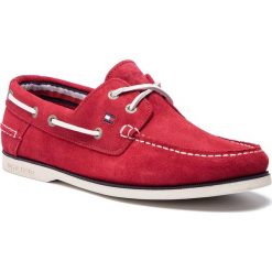 Mokasyny TOMMY HILFIGER - Classic Suede Boatshoe FM0FM02112 Tango Red 611. Czerwone mokasyny męskie TOMMY HILFIGER, ze skóry, klasyczne. W wyprzedaży za 359,00 zł.