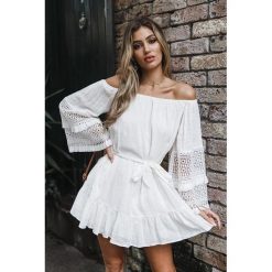 Sukienka DARMENA WHITE. Białe sukienki damskie Sukienka DARMENA WHITE, s, bez wzorów, bez kołnierzyka, z krótkim rękawem, krótkie, mini. W wyprzedaży za 79,00 zł.