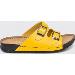 Answear - Klapki Hit Shoes. Żółte klapki damskie ANSWEAR, bez wzorów, ze skóry, bez obcasa, na obcasie. W wyprzedaży za 49,90 zł.