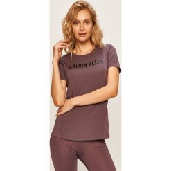 Calvin Klein Performance - T-shirt. Czarne topy damskie Calvin Klein Performance, s, bez wzorów, z elastanu, z krótkim rękawem. Za 229,90 zł.
