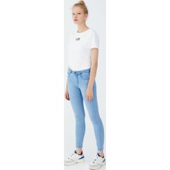 Jeansy push up. Szare jeansy damskie marki Pull&Bear. Za 79,90 zł.