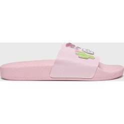 TheWhiteBrand - Klapki. Różowe klapki damskie TheWhiteBrand, bez wzorów, z gumy, bez obcasa. W wyprzedaży za 119,90 zł.