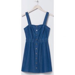 Jeansowa sukienka mini -. Sukienki damskie Sinsay, xs, bez wzorów, z jeansu, bez kołnierzyka, bez rękawów, mini. W wyprzedaży za 29,99 zł.