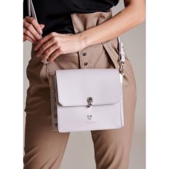 Femestage® elegancka kompaktowa torebka listonoszka klapka. Żółte listonoszki damskie FemeStage, na co dzień, w paski, ze skóry ekologicznej, eleganckie, na ramię, zdobione, bez dodatków. Za 159,00 zł.