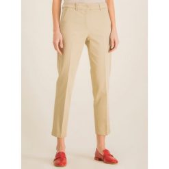 Chinosy Weekend Max Mara 51361299. Brązowe spodnie damskie Weekend Max Mara, bez wzorów, z elastanu. W wyprzedaży za 419,00 zł.