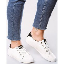 Biało-Czarne Trampki Rockbound. Czarne trampki i tenisówki damskie marki Born2be, w kolorowe wzory, ze skóry, na sznurówki. Za 59,99 zł.