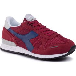 Sneakersy DIADORA - Titan II 501.158623 01 C7962 Burnt Red/Twilight Bl/Daw. Czerwone sneakersy męskie Diadora, na co dzień, bez wzorów, z zamszu, bez zapięcia. W wyprzedaży za 219,00 zł.