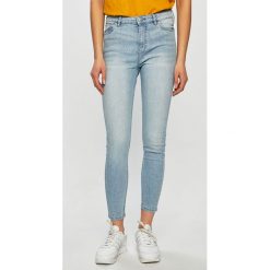 Review - Jeansy. Niebieskie jeansy damskie Review, z podwyższonym stanem. W wyprzedaży za 99,90 zł.