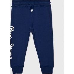 Pepe Jeans - Spodnie dziecięce 92-178/180 cm. Niebieskie spodnie chłopięce Pepe Jeans, z nadrukiem, z elastanu, casualowe. Za 139,90 zł.