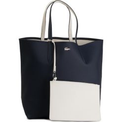 Torebka LACOSTE - L Shopping Bag NF2143AA Dark Sapphire Marshmallow. Niebieskie torebki klasyczne damskie Lacoste, bez wzorów, ze skóry ekologicznej, klasyczne, bez dodatków. W wyprzedaży za 419,00 zł.