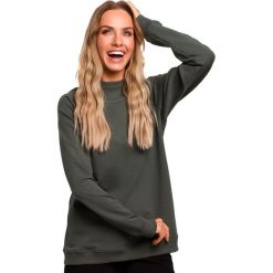 Bluza oversize gładka - militarno zielona. Zielone bluzy damskie Moe, z elastanu, bez kaptura. W wyprzedaży za 149,00 zł.