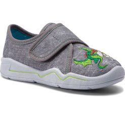 Kapcie SUPERFIT - 4-00298-20 M Grau. Szare sandały chłopięce Superfit, z tworzywa sztucznego, bez zapięcia. W wyprzedaży za 119,00 zł.