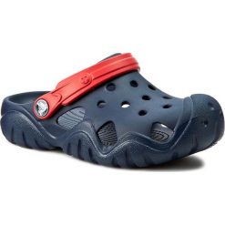 Klapki CROCS - Swiftwater Clog K 202607 Navy/Flame. Niebieskie sandały chłopięce Crocs, z tworzywa sztucznego, bez zapięcia. W wyprzedaży za 99,00 zł.