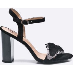 Answear - Sandały Kylie Crazy. Czarne sandały damskie ANSWEAR, bez wzorów, z materiału, z okrągłym noskiem, bez obcasa, na obcasie, na klamry. W wyprzedaży za 89,90 zł.