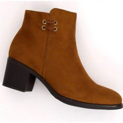Brązowe Botki damskie na obcasie camel 8B982 Camel. Pomarańczowe botki damskie ButyModne, z zamszu, klasyczne, bez obcasa, na obcasie, bez zapięcia. W wyprzedaży za 139,00 zł.
